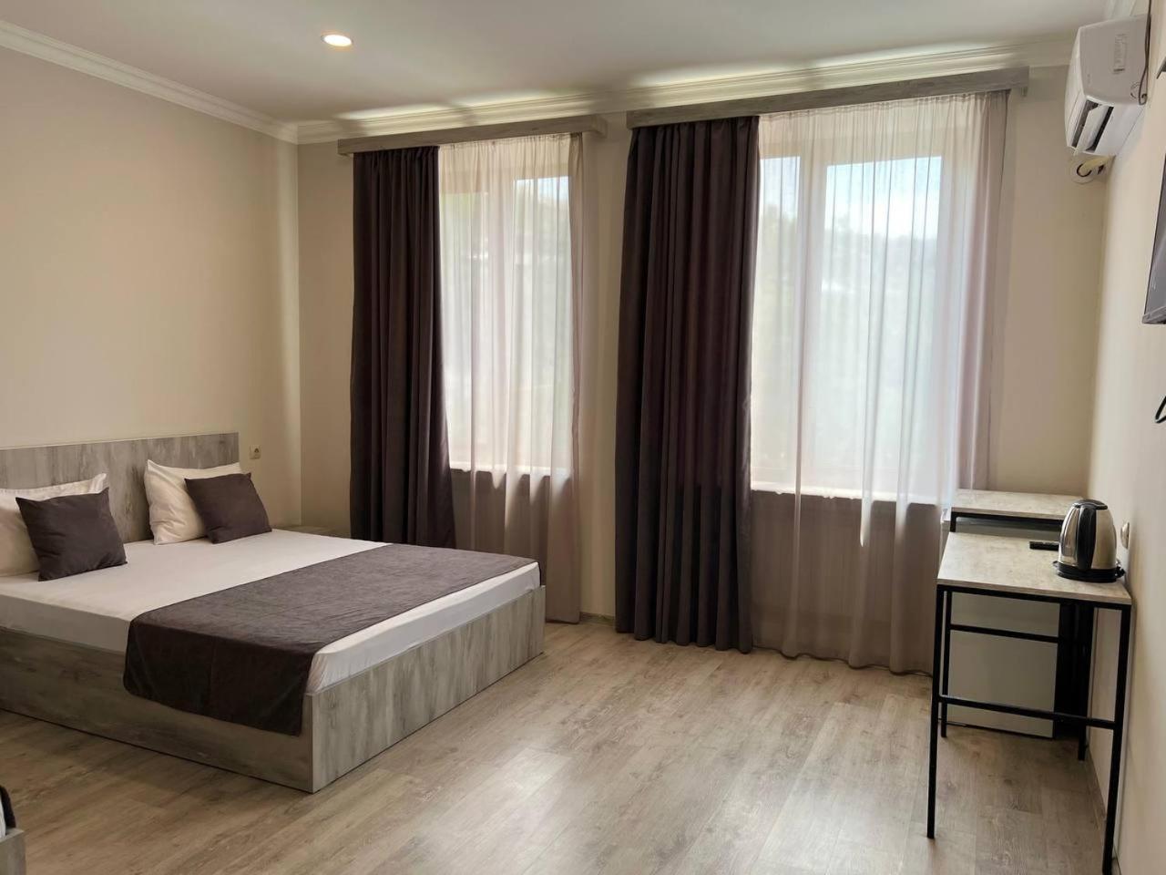 Hotel Menua Yerevan Exterior photo