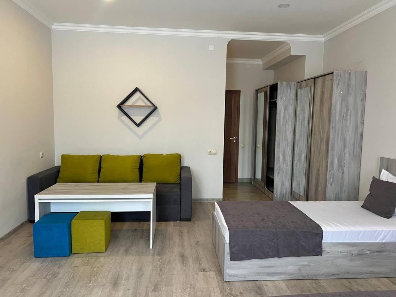 Hotel Menua Yerevan Exterior photo