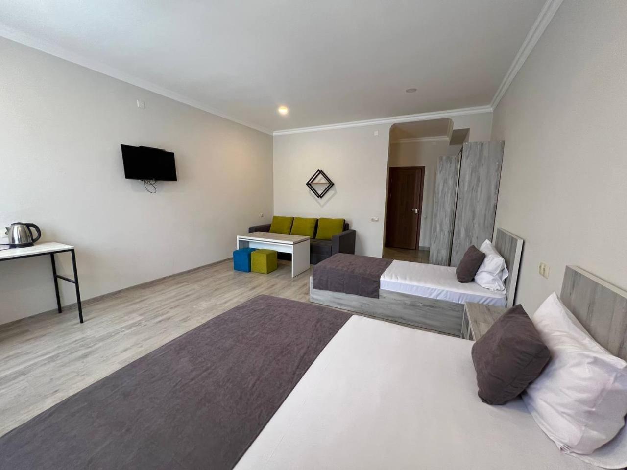 Hotel Menua Yerevan Exterior photo