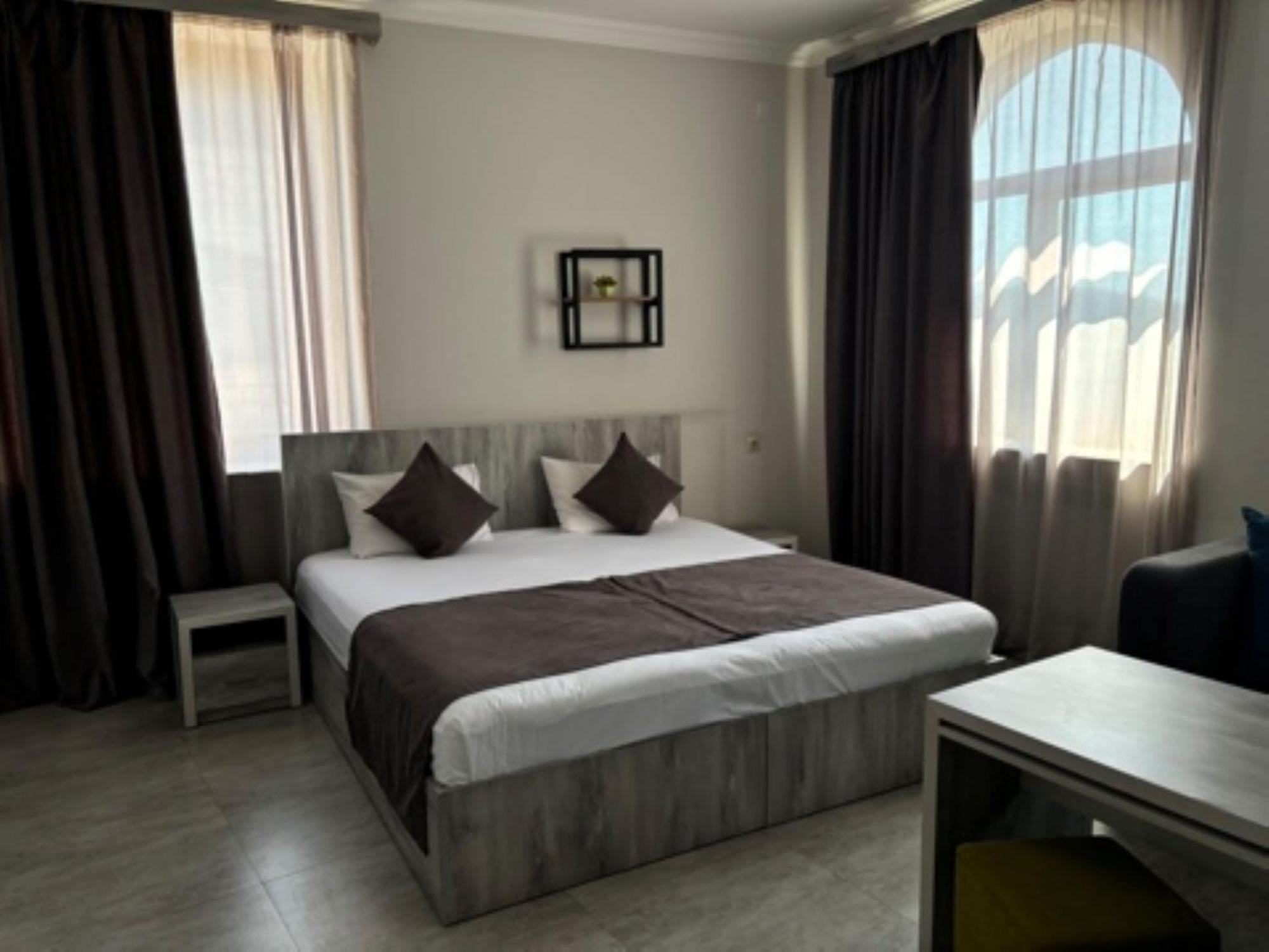 Hotel Menua Yerevan Exterior photo