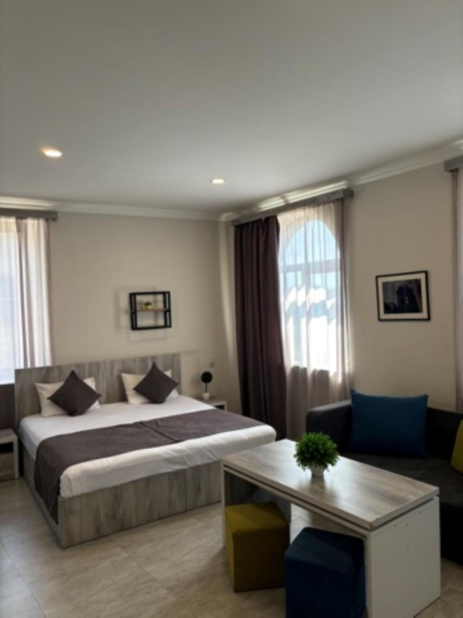 Hotel Menua Yerevan Exterior photo
